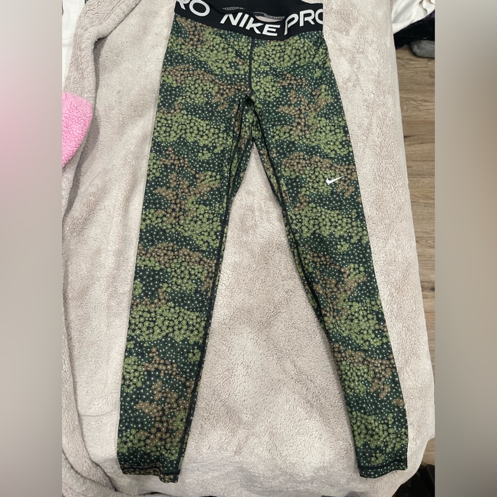 Nike Pro Women’s Camouflage Leggings